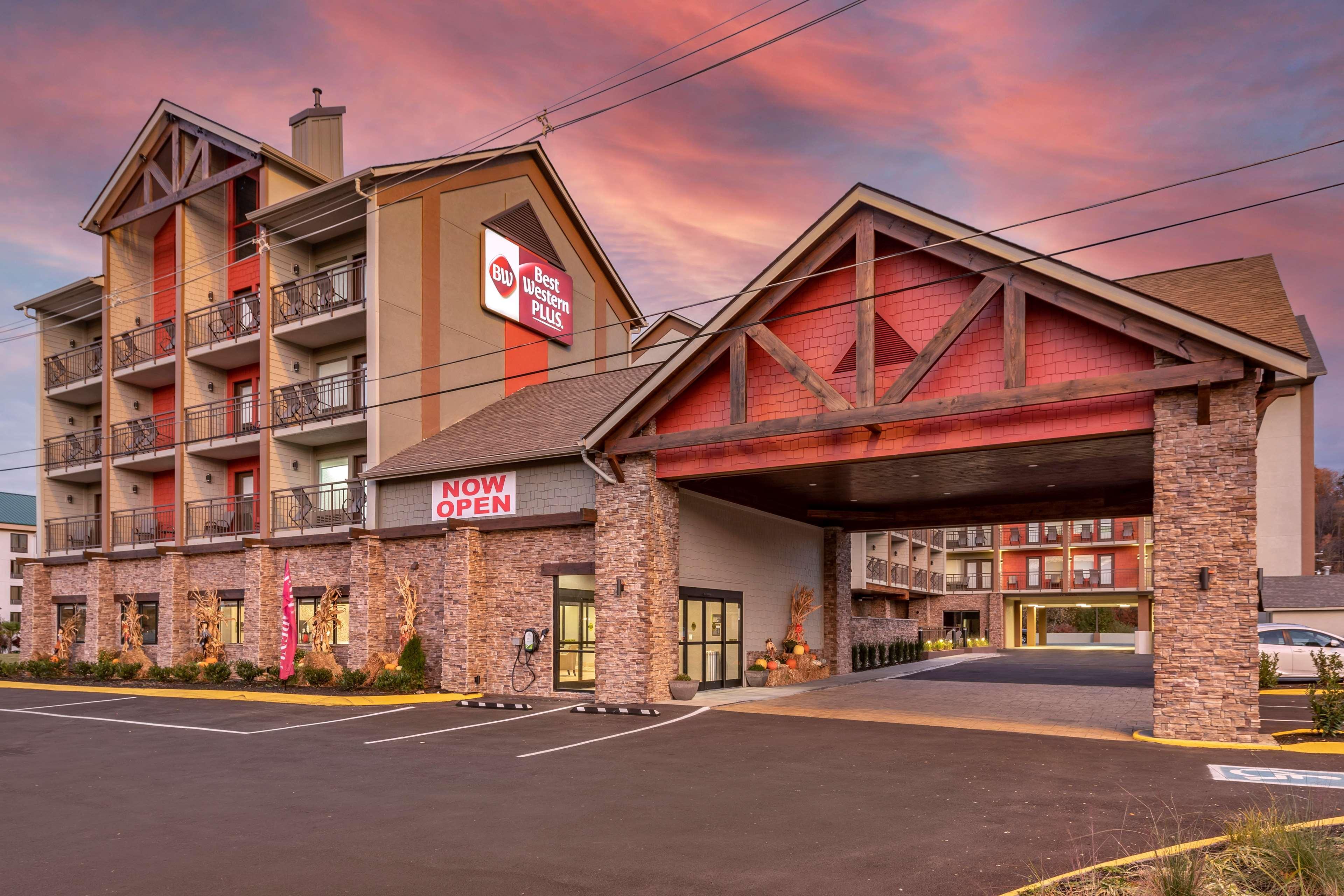 Best Western Plus Apple Valley Lodge Pigeon Forge Exterior photo