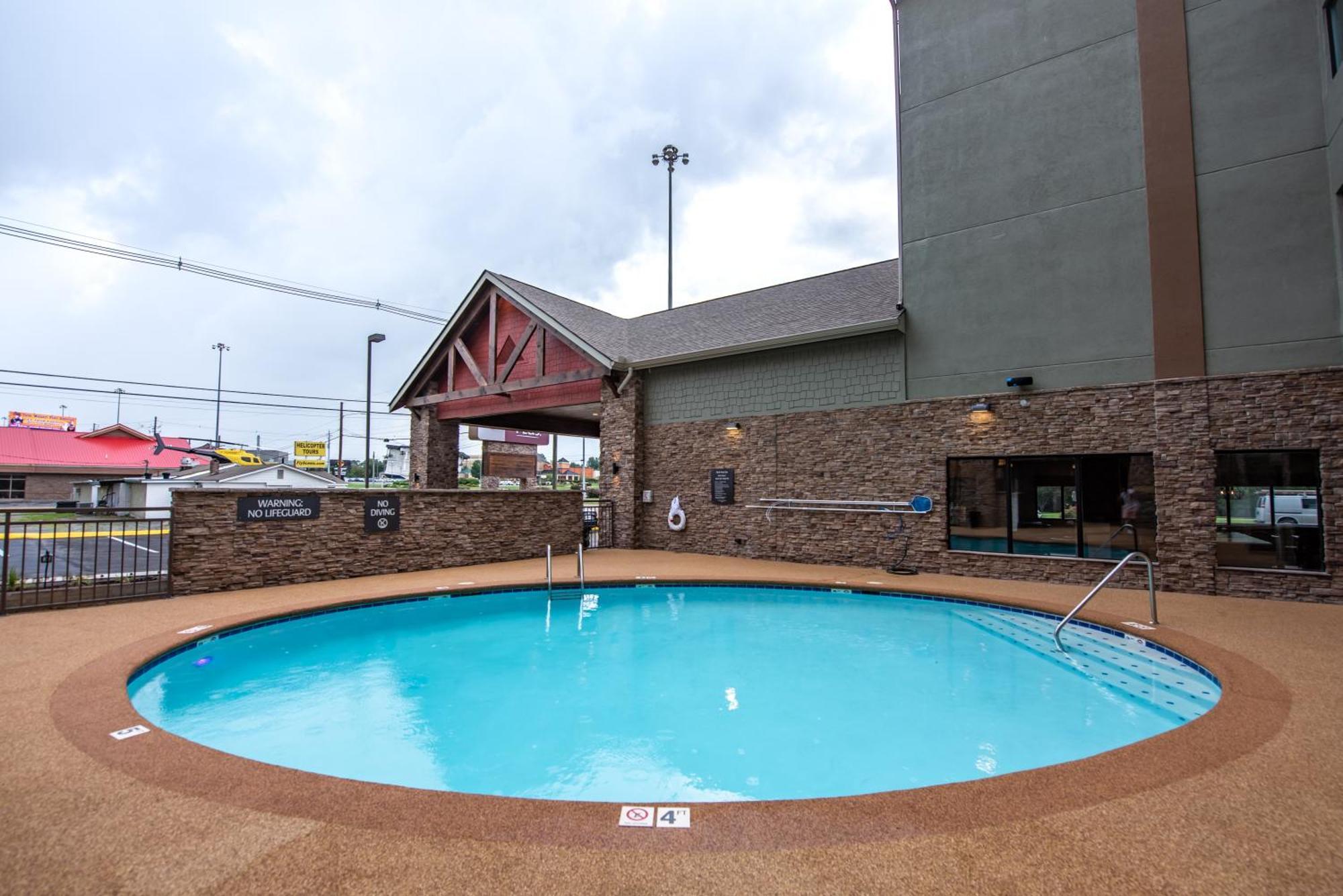 Best Western Plus Apple Valley Lodge Pigeon Forge Exterior photo